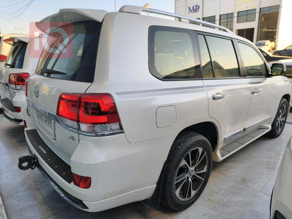 تويوتا لاندكروزر